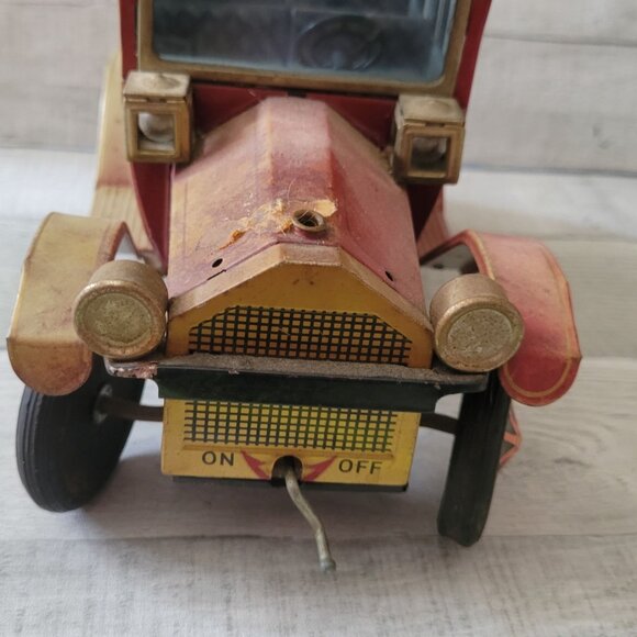Vintage Red & Gold Tin Litho Wind-Up Car Model Grand-pa - Picture 3 of 9